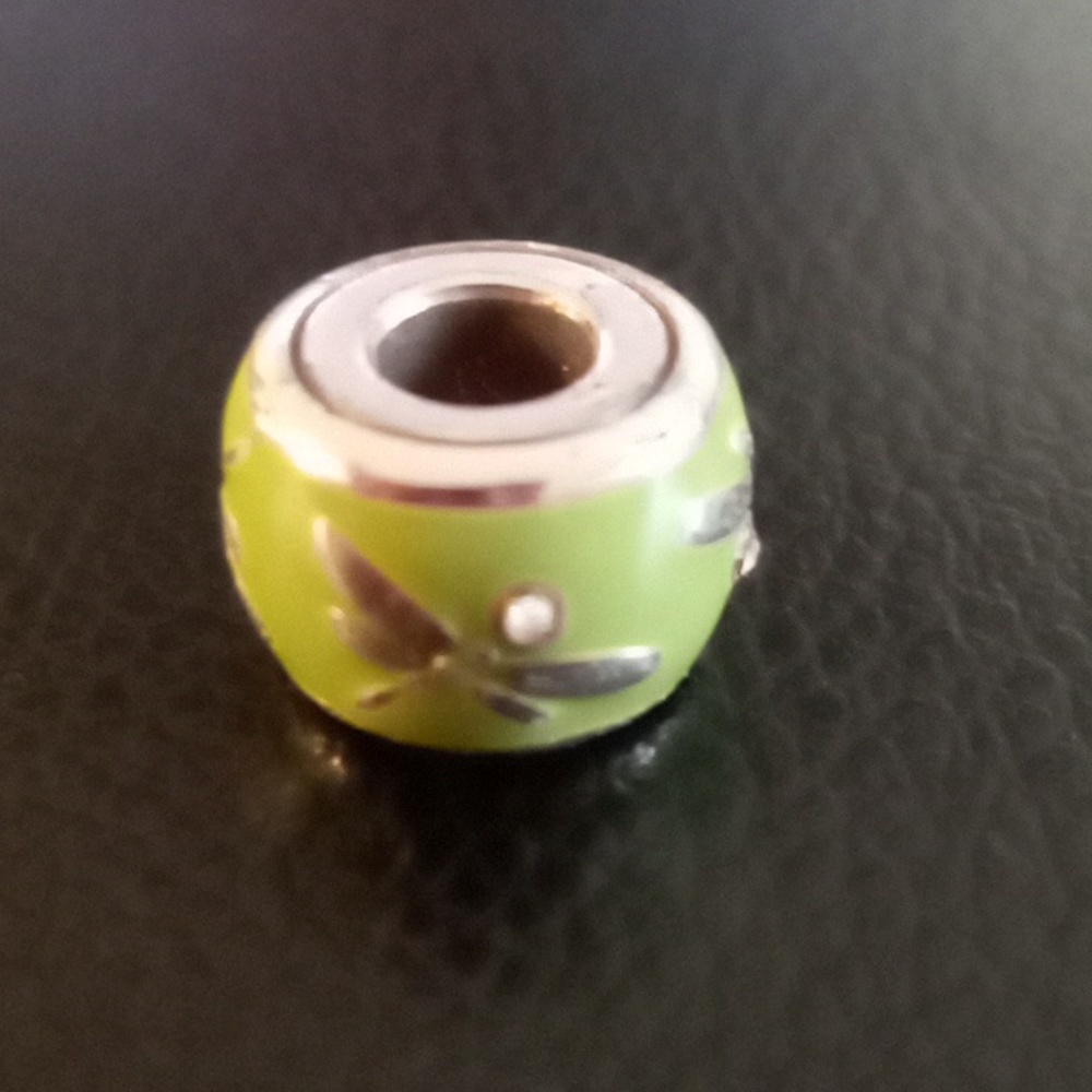 BRIGHTON GREEN BEAD WITH DRAGONFLY